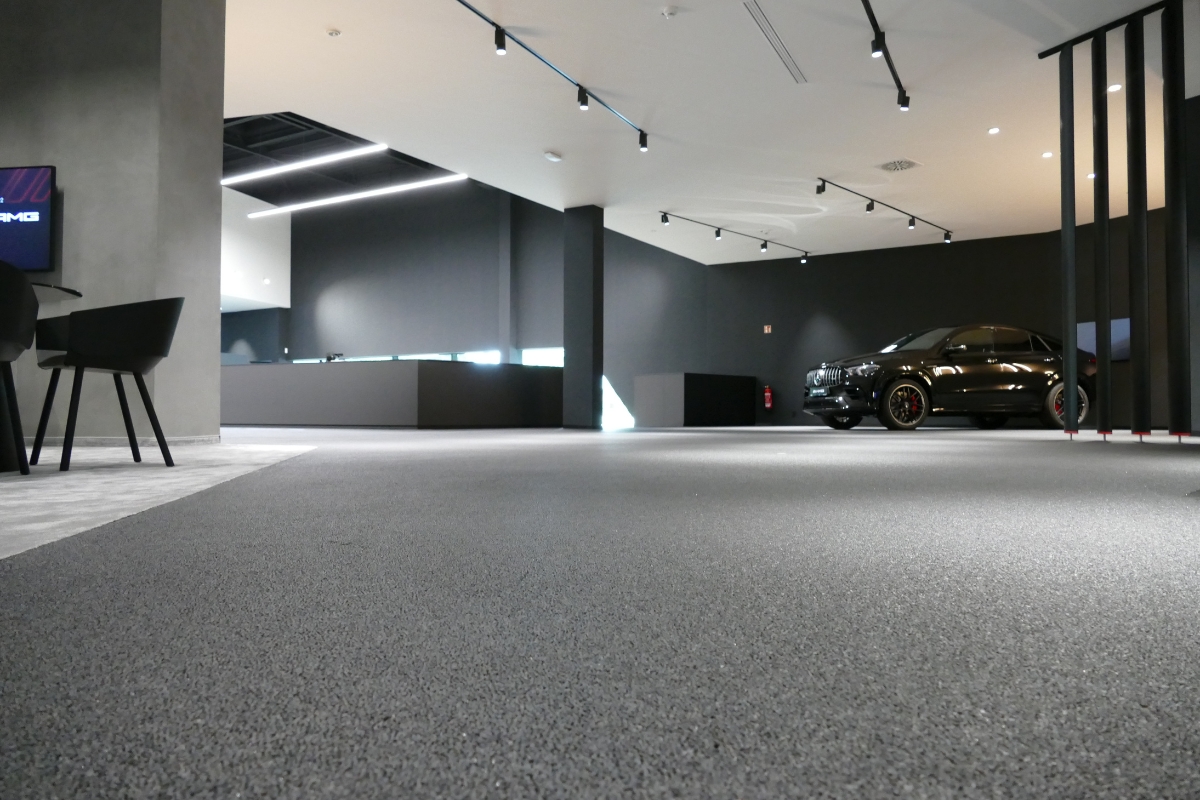 View of the floor of the AMG Performance Centre in Essen, Germany, the screed of which was produced in 2022 using MC-Floor TurboCem fast-setting cement.